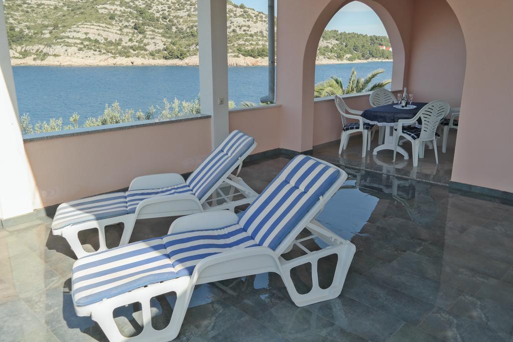 Direkt Am Meer-Apartments Puntaplanka 罗戈兹尼察 外观 照片